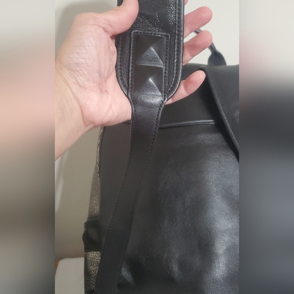 MCM Metallic Gray Cracked Leather Backpack - Picture 6 of 17